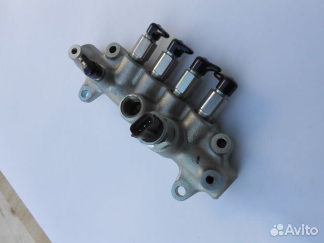 Рампа топливная (рейка) 4HK1 4JJ1 isuzu NPR75