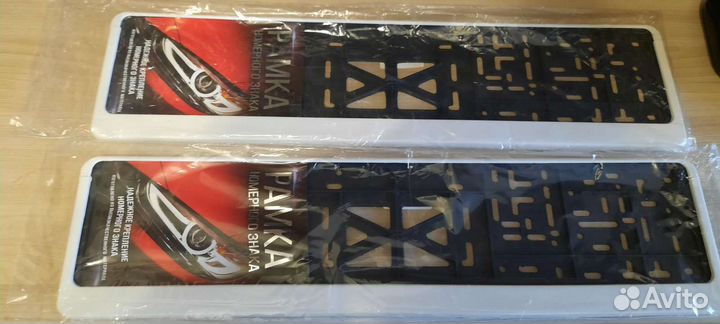 Рамка госномера белая глянец