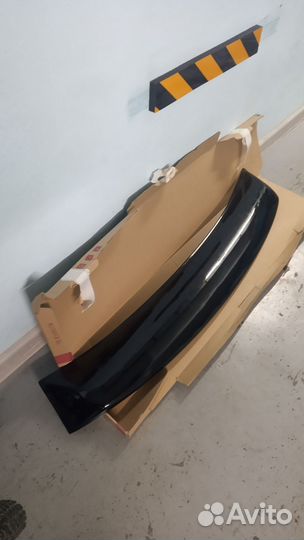 Козырек заднего стекла