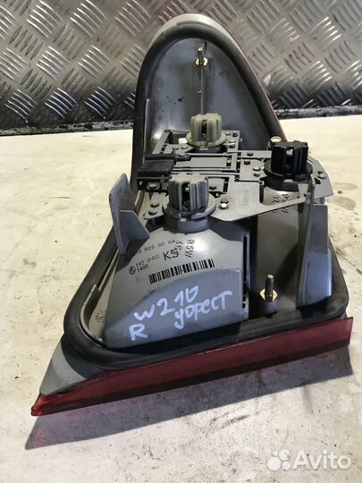 Фонарь правый наружный Mercedes Benz W210