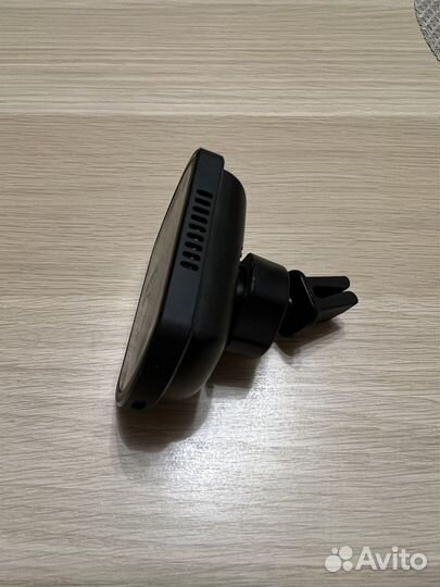 Фирменная беспроводная автозарядка Pitakа