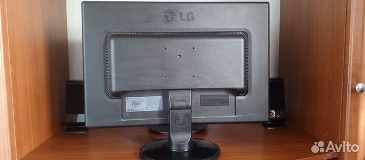 Монитор LG 22