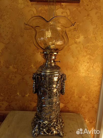 Старинная керосиновая лампа