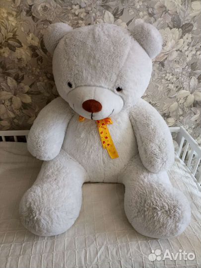 Плюшевый медведь белый