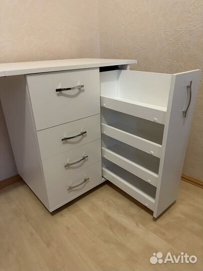 Маникюрный стол складной