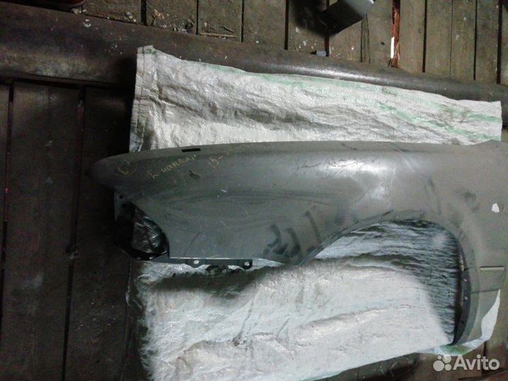 Крыло переднее левое Mitsubishi Diamante