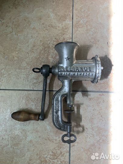 Чугунная ручная ретро мясорубка Husqvarna(Швеция)