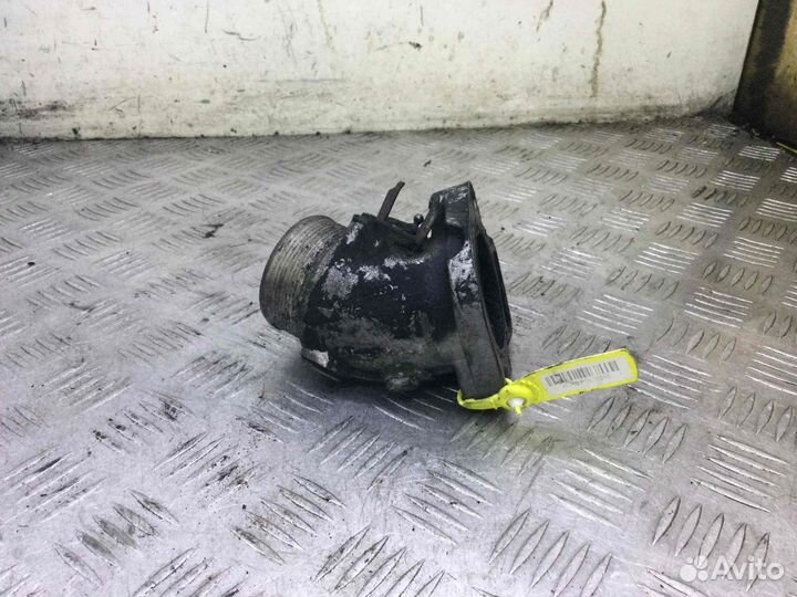 Заслонка дроссельная Volkswagen Passat 8d0145950e