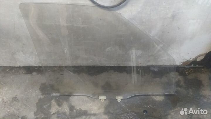 Стекло переднее левое Nissan Serena C23 TDI 2000