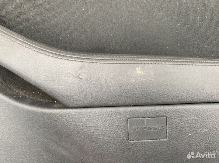 Продам обшивку двери Toyota Avensis 2003-2008