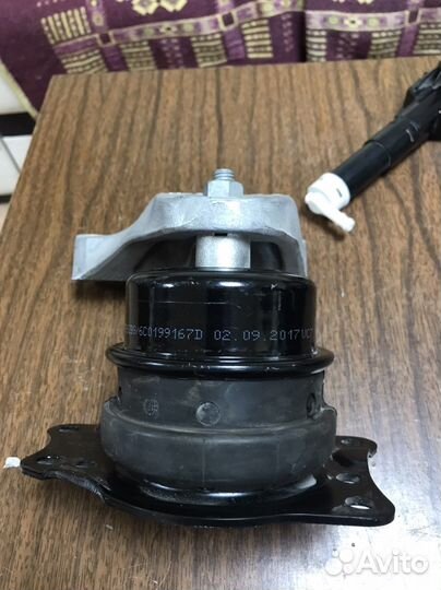 Опора подушка двигателя VW Polo Rapid 11-20г новая