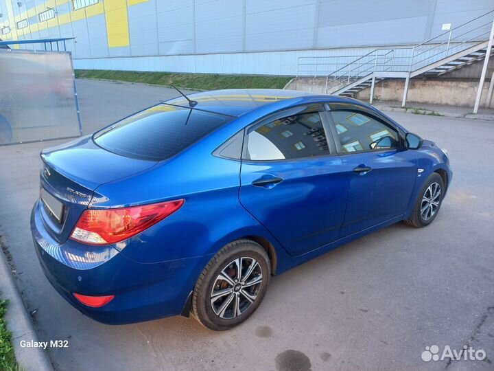 Hyundai Solaris 1.6 AT, 2013, битый, 160 000 км