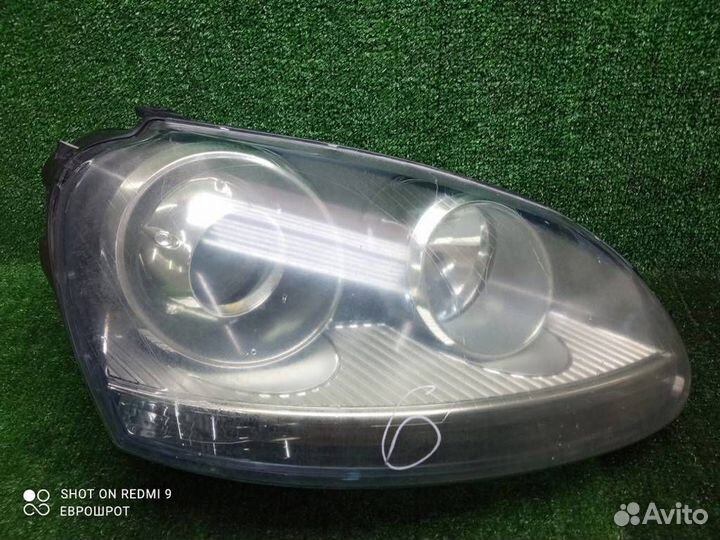 Фара правая Volkswagen Jetta 5 (2006-2011)