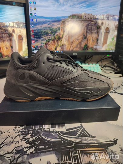 Adidas yeezy boost 700 utility black 48.5