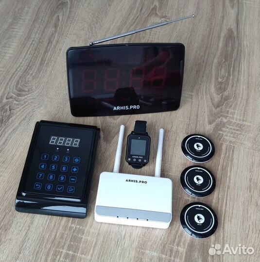 Кнопка вызова официанта в комллекте с часами табло