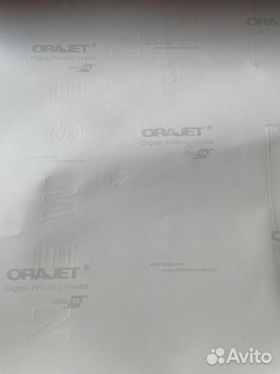 Наклейка на витрину