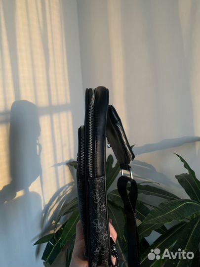 Кожанная сумка guess