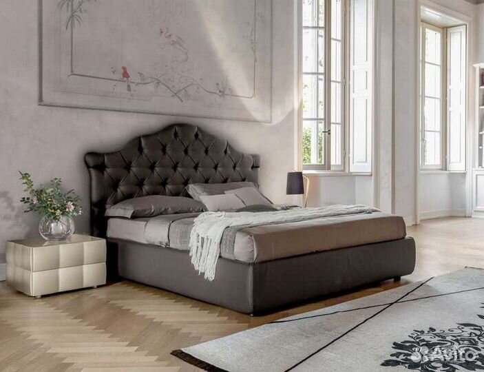 Двухспальная кровать с мягким изголовьем