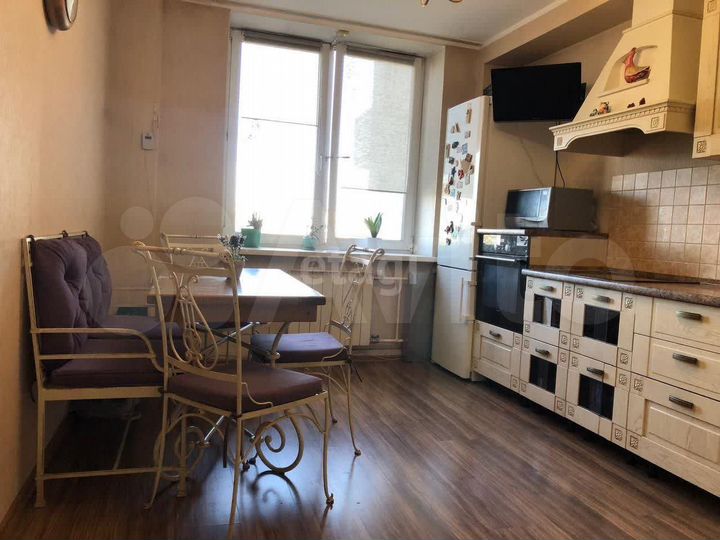 3-к. квартира, 93 м², 8/16 эт.