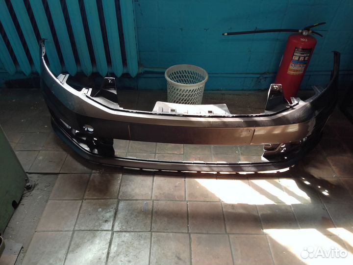 Передний бампер