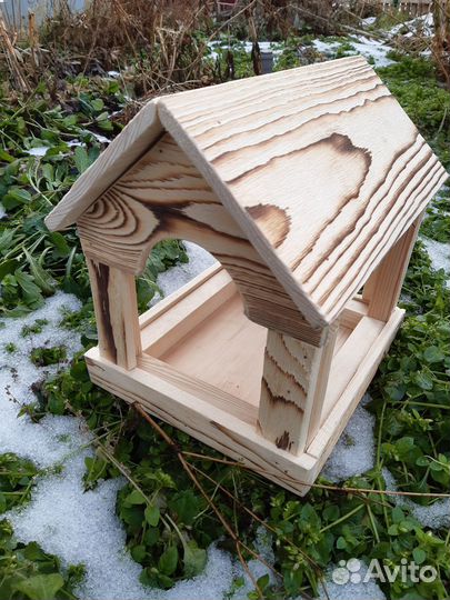 Кормушка для птиц из дерева