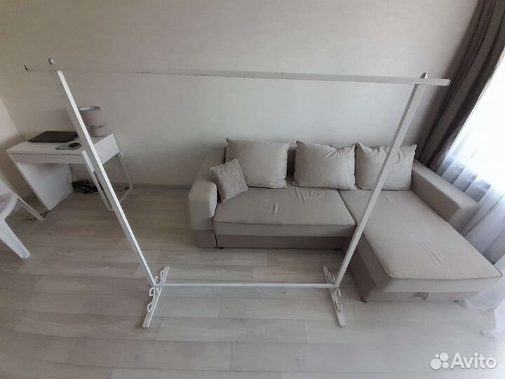 Вешалка напольная металлическая