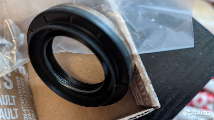 Сальник привода правый Nissan Tiida C11