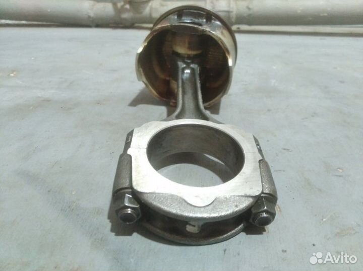 Поршень с шатуном Renault Sandero 1 2010
