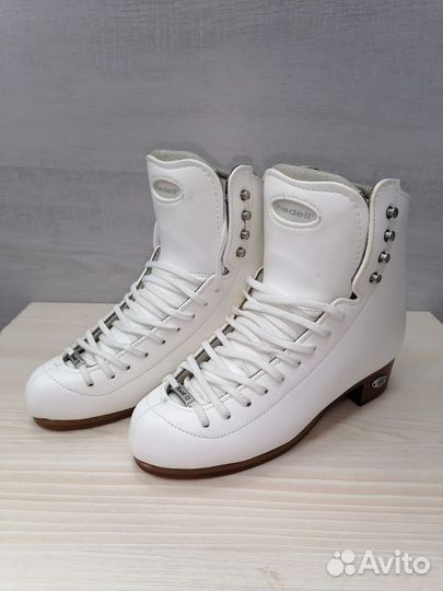 Ботинки фигурных коньков Riedell