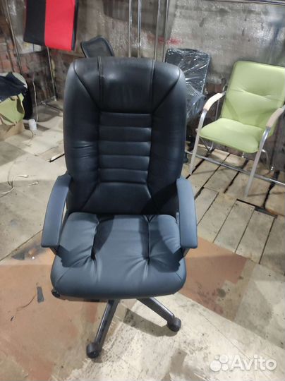 Компьютерное кресло руководителя