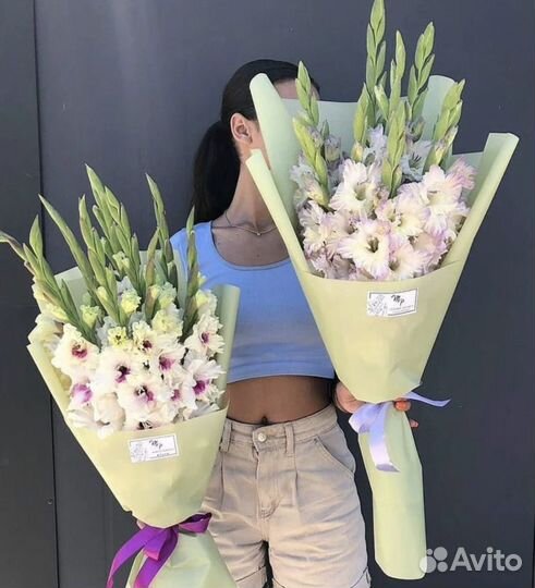 Букет цветы гладиолусы