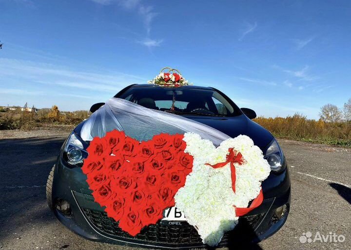 Свадебное украшение на машину