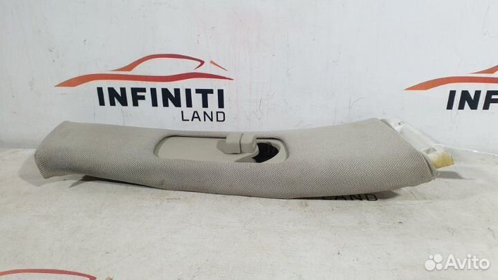 Обшивка средней стойки верхняя правая Infiniti