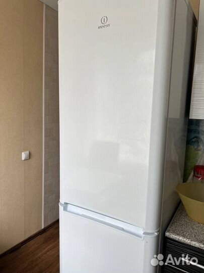 Холодильник Indesit