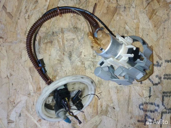 Топливный насос с датчиком уровня правый Bmw 750I