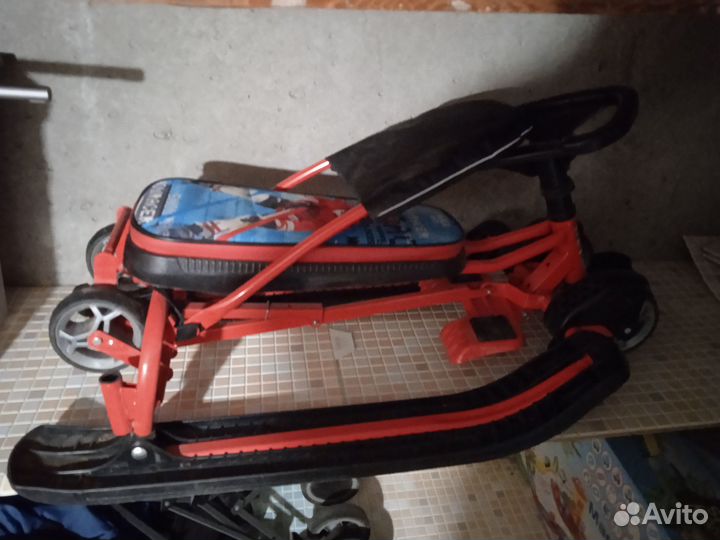 Детский снегокат с ручкой и колесами