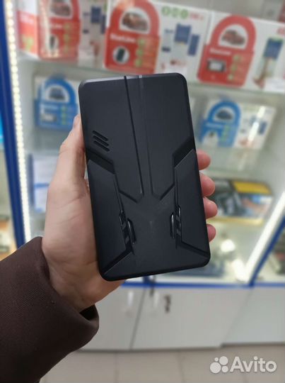 Пусковой бустер jump starter