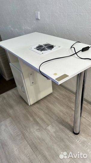 Маникюрный стол с вытяжкой бу