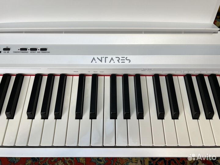 Цифровое фортепиано белое