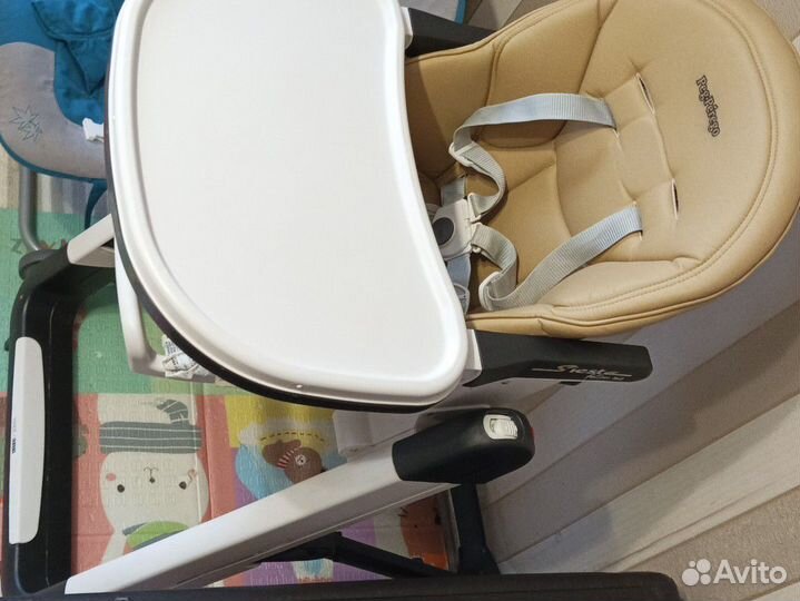 Отличный детский стульчик для кормления,peg perego