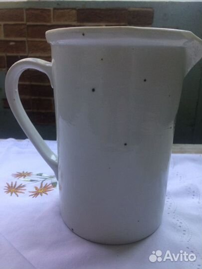 Фарфоровый кувшин