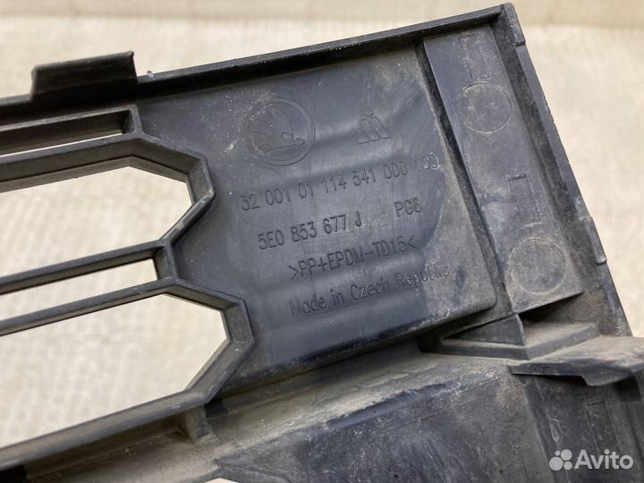 Решетка бампера передняя Skoda Octavia A7 2016