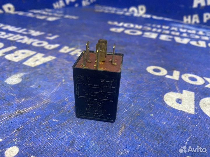 Реле Audi 80 седан 1991