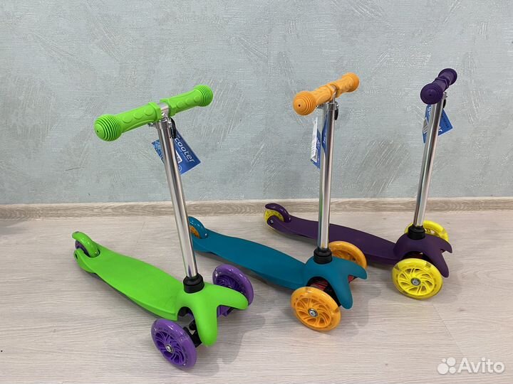 Самокат трехколесный новый