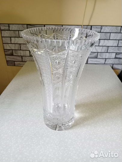Большая хрустальная ваза