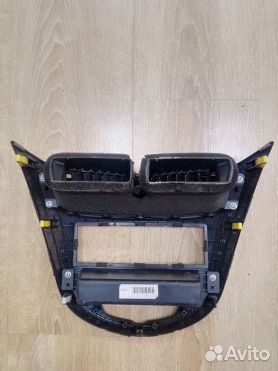 Рамка автомагнитолы