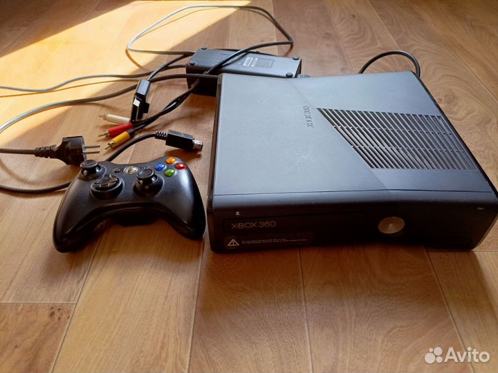 Xbox 360 + жёсткий диск с играми
