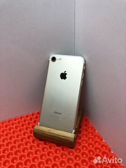 iPhone 7, 32 ГБ