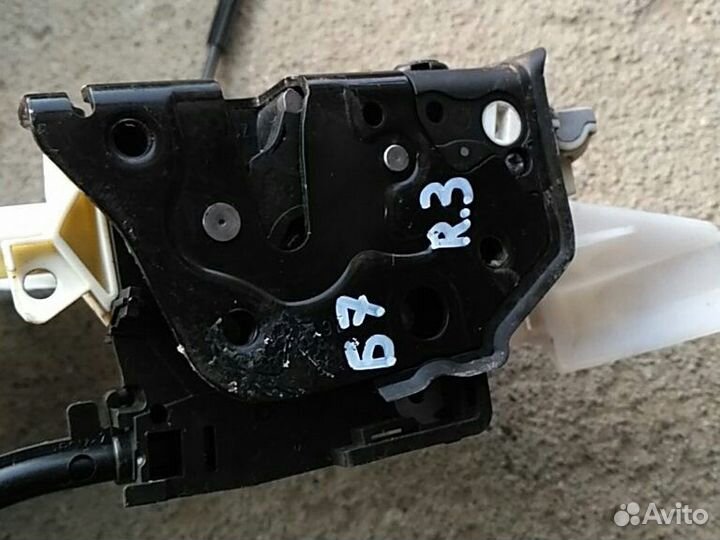 Замок задней правой двери Volkswagen Passat B7
