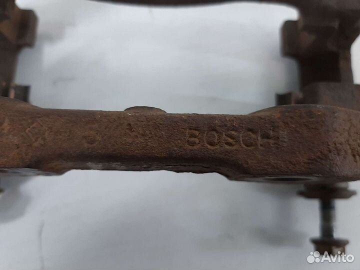 Скоба переднего суппорта Peugeot 207